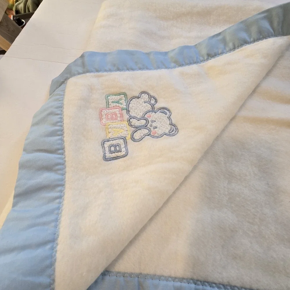 Vintage USA Baby Blanket Embroidery Teddy Bear Building Blocks Blue Trim Acrylic